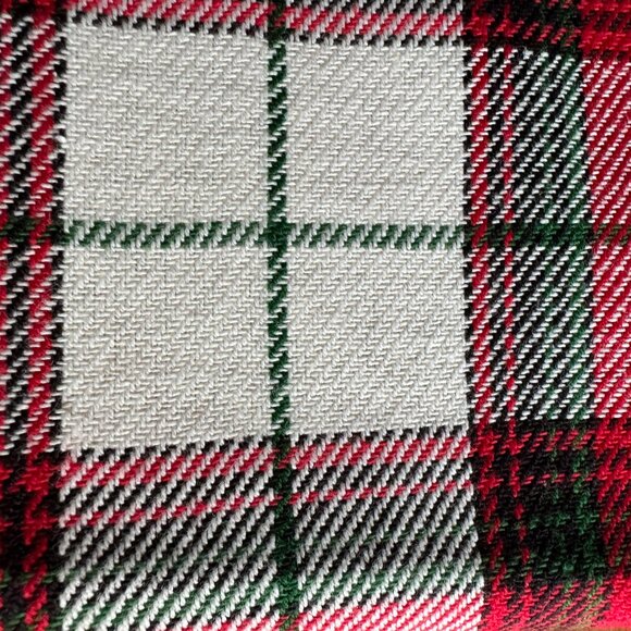 NWT Sur La Table Holiday Red/Green/White Tartan Plaid Table Runner 16" x 108" - Picture 5 of 6